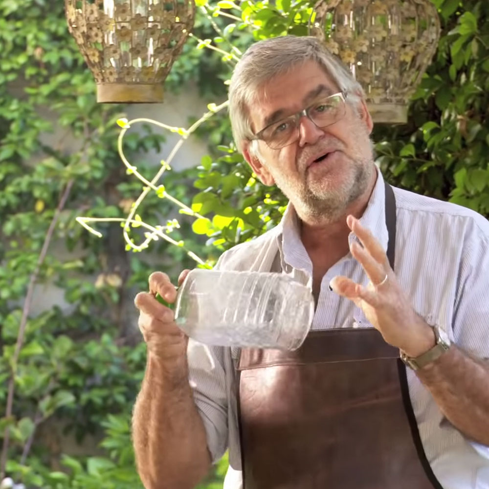 �C�mo hacer una huerta de riego por goteo con botellas recicladas?