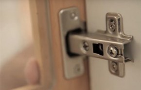 �C�mo reparar una bisagra de cocina?