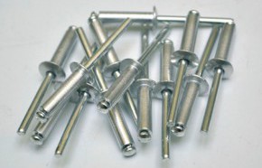 �C�mo sacar un remache pop?