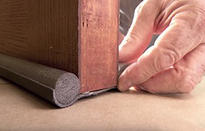 �C�mo sellar puertas con burletes?