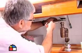 �C�mo cambiar el desag�e del lavamanos?